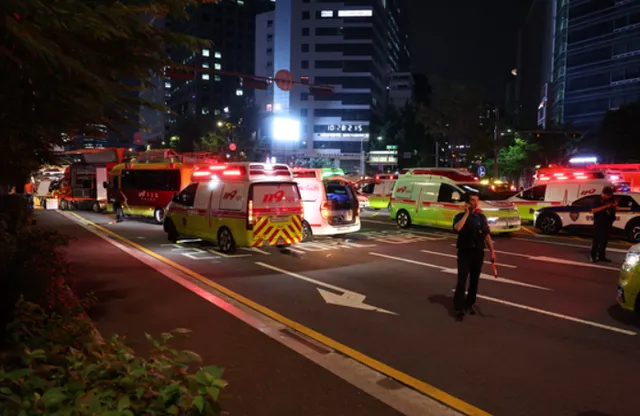 Ô tô lao vào đám đông gần Ga Tòa thị chính Seoul khiến 9 người tử vong - Ảnh 1.