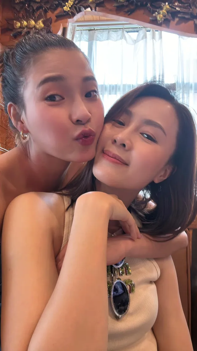 Bảo Thanh khoe tủ giải thưởng, Hoa hậu Khánh Vân đính hôn - Ảnh 4.