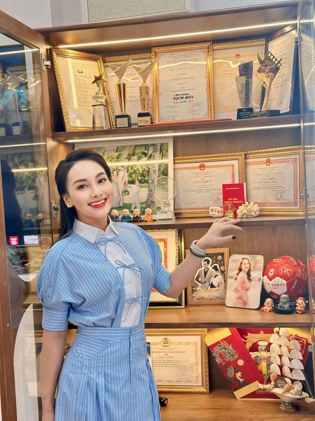 Bảo Thanh khoe tủ giải thưởng, Hoa hậu Khánh Vân đính hôn - Ảnh 1.