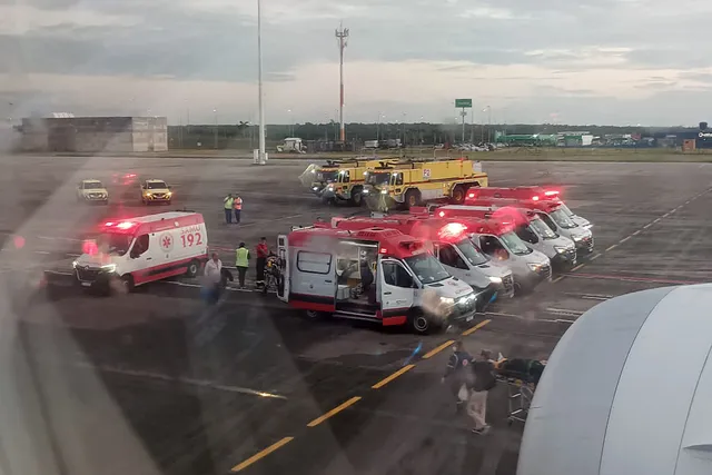 Máy bay của Air Europa hạ cánh khẩn cấp do nhiễu động không khí, 30 hành khách bị thương - Ảnh 3.