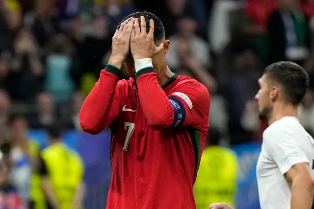 Ronaldo giải thích lý do bật khóc sau khi sút hỏng phạt đền - Ảnh 2.
