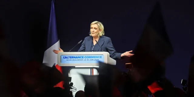 Cạnh tranh trước vòng 2 bầu nghị sĩ Quốc hội Pháp - Ảnh 1.