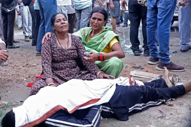 Giẫm đạp kinh hoàng ở Ấn Độ, hơn 110 người thiệt mạng - Ảnh 1.