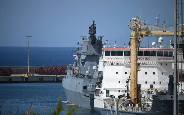 Đội tài Hải quân Nga cập cảng Venezuela - Ảnh 1.