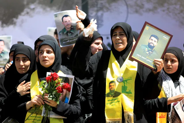 Chỉ huy cấp cao bị sát hại, Hezbollah bắn tên lửa vào Israel để trả đũa - Ảnh 1.