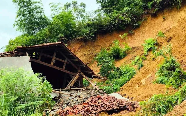Mưa lớn gây sạt lở, nhiều ngôi nhà ở Lạng Sơn bị hư hỏng - Ảnh 2.