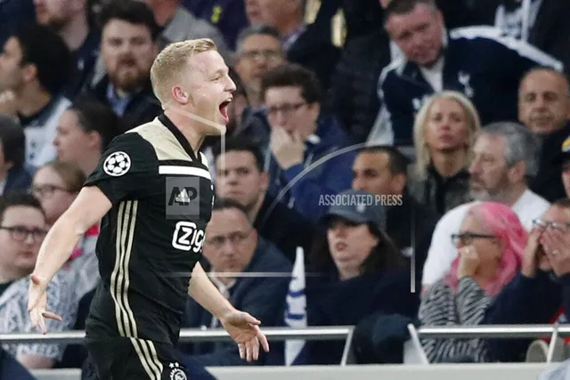 Donny van de Beek chuẩn bị ký hợp đồng với CLB mới với mức phí cực thấp - Ảnh 1.