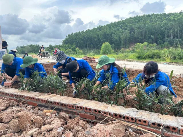 Thành phố Hạ Long khánh thành con đường ý Đảng, lòng dân, sức thanh niên - Ảnh 12.