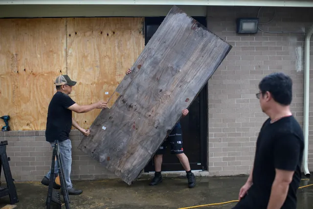 Bão Beryl di chuyển về phía thành phố Houston, có thể mạnh lên thành bão cấp 2 - Ảnh 1.