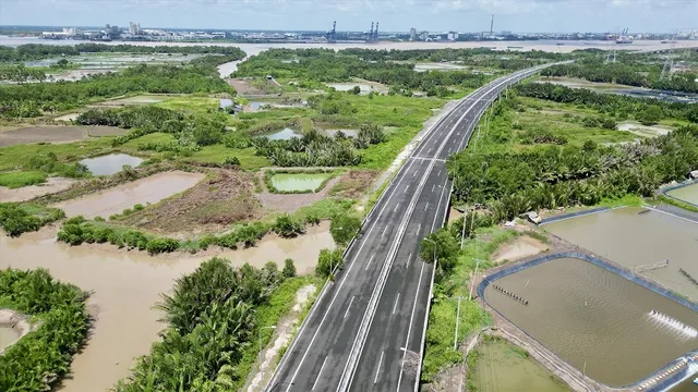 Hợp long cầu Thị Vải trên dự án đường cao tốc Bến Lức - Long Thành - Ảnh 1.