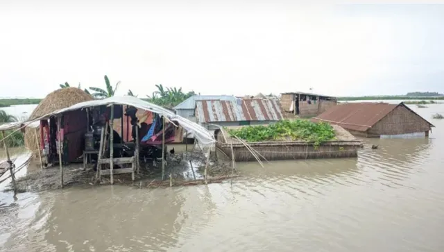 Hàng chục nghìn người sơ tán do lũ lụt ở Bangladesh  - Ảnh 1.