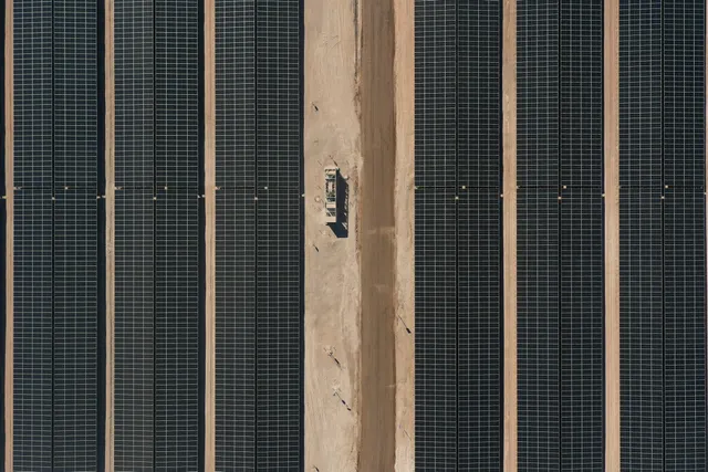 Nhà máy điện Mặt Trời khổng lồ trên sa mạc- Ảnh 2.