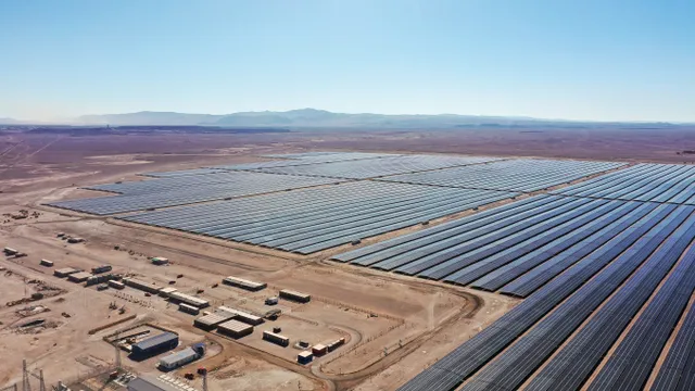 Nhà máy điện Mặt Trời khổng lồ trên sa mạc- Ảnh 1.