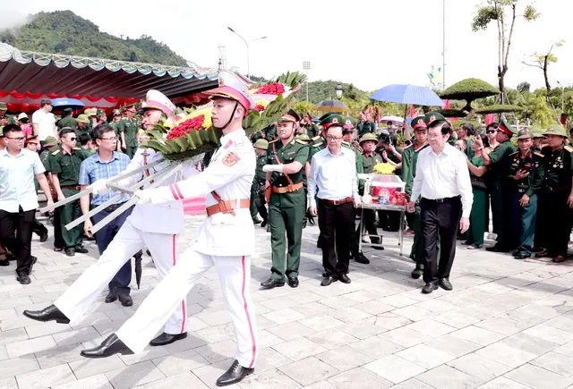 Lễ truy điệu và an táng các Anh hùng liệt sỹ hy sinh trong chiến đấu bảo vệ biên giới phía Bắc của Tổ quốc - Ảnh 6.