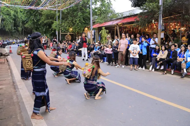 Đà Lạt tiếp tục triển khai Cung đường nghệ thuật mùa 2 với chủ đề Ánh sáng nghệ thuật - Ảnh 2.