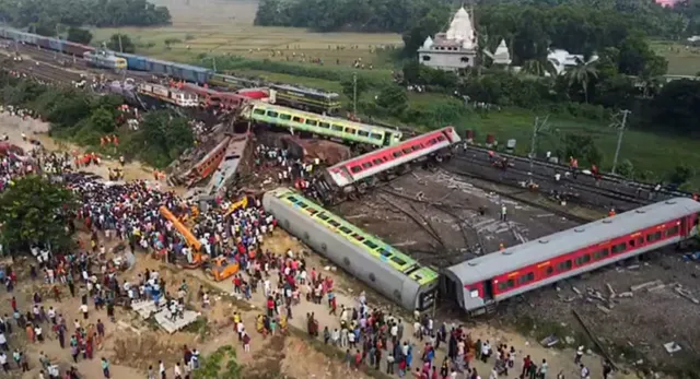 Lật tàu hỏa chở khách ở Ấn Độ, 2 người thiệt mạng, 35 người bị thương nặng - Ảnh 1.