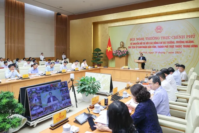 Thủ tướng: Đến cuối năm 2024, người đứng đầu phải chỉ đạo, điều hành trên môi trường số - Ảnh 1. Thủ tướng: Đến cuối năm 2024, người đứng đầu phải chỉ đạo, điều hành trên môi trường số - Ảnh 1.