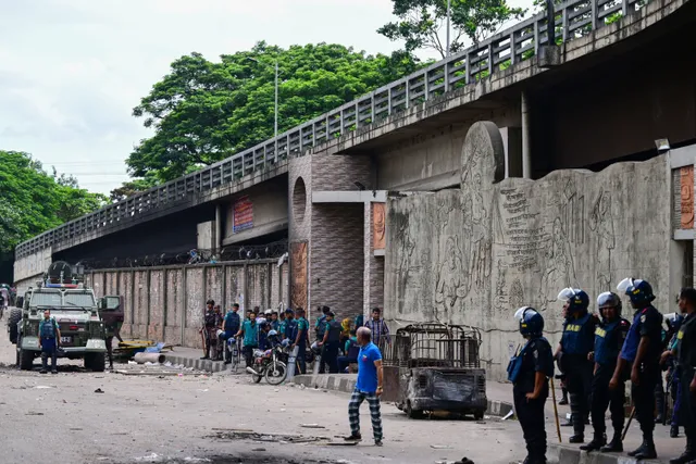 Bangladesh: Người biểu tình xông vào nhà tù giải thoát hàng trăm tù nhân, số người chết vì đụng độ lên tới 100 - Ảnh 3.