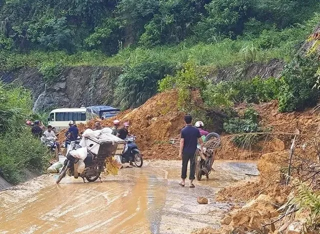 17 hộ dân thôn Đoàn Kết (Yên Bái) bị cô lập do mưa lớn - Ảnh 2.