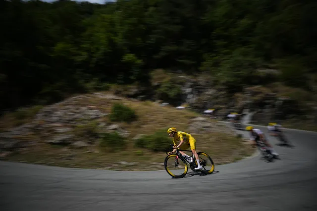 Tadej Pogacar có chiến thắng chặng thứ 5 tại Tour de France - Ảnh 1.