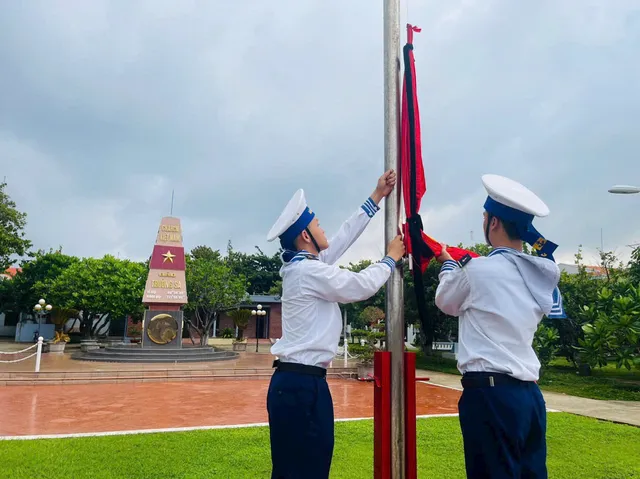 Các cơ quan, công sở, nơi công cộng treo cờ rủ trong 2 ngày Quốc tang Tổng Bí thư Nguyễn Phú Trọng - Ảnh 5.