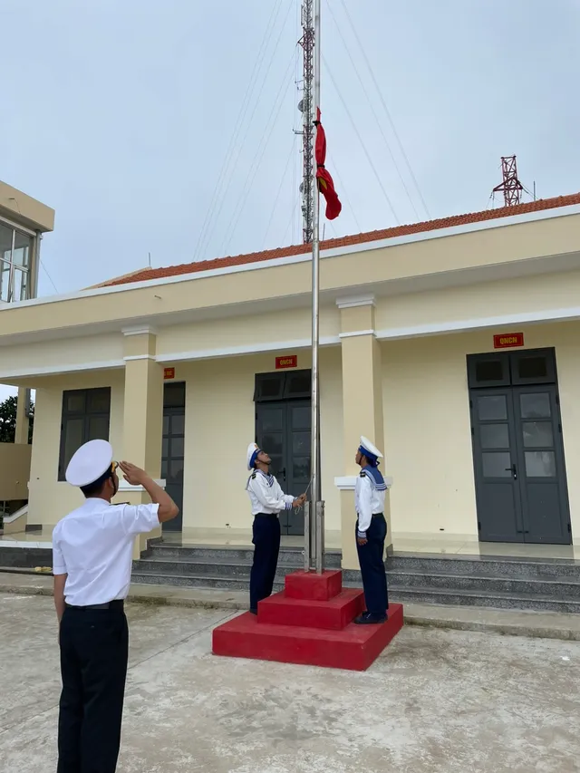 Các cơ quan, công sở, nơi công cộng treo cờ rủ trong 2 ngày Quốc tang Tổng Bí thư Nguyễn Phú Trọng - Ảnh 7.