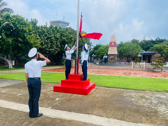 Các cơ quan, công sở, nơi công cộng treo cờ rủ trong 2 ngày Quốc tang Tổng Bí thư Nguyễn Phú Trọng - Ảnh 6.