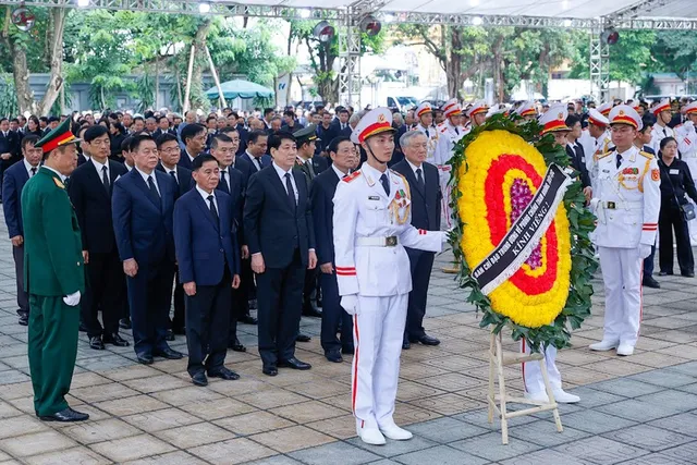 Lãnh đạo Đảng, Nhà nước viếng Tổng Bí thư Nguyễn Phú Trọng - Ảnh 10.