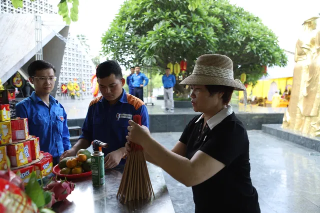 Nữ quản trang 20 năm chăm giấc ngủ cho các anh hùng liệt sĩ - Ảnh 4.