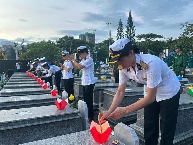 Hải quân tổ chức nhiều hoạt động đền ơn đáp nghĩa nhân ngày Thương binh - Liệt sĩ - Ảnh 2.