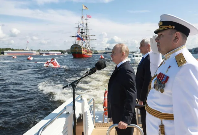 Nga duyệt binh kỷ niệm Ngày Hải quân - Ảnh 1.