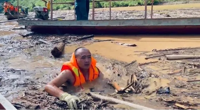 Tìm thấy thêm một thi thể bị lũ quét cuốn trôi ở Điện Biên - Ảnh 1.