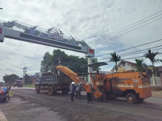 Tháo gỡ khó khăn về giao thông trên tuyến quốc lộ 26 - Ảnh 1.