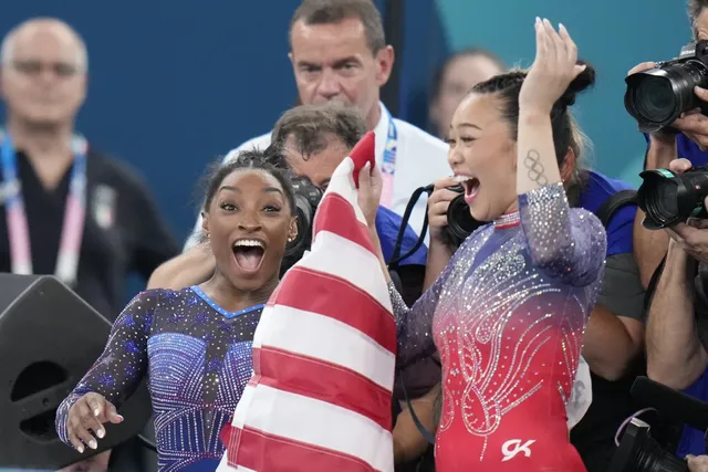 Simone Biles sets record with second Olympic all-around title - Photo 1.