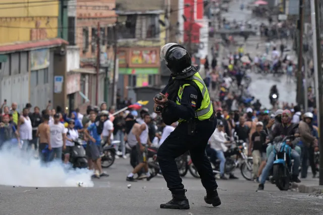 Quân đội Venezuela khẳng định trung thành với Tổng thống Nicolas Maduro - Ảnh 1.