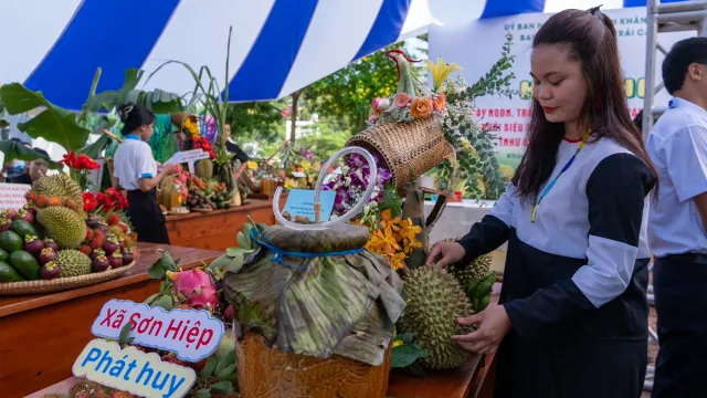 Khánh Sơn rực rỡ sắc màu lễ hội trái cây, đón chào du khách thập phương - Ảnh 1.