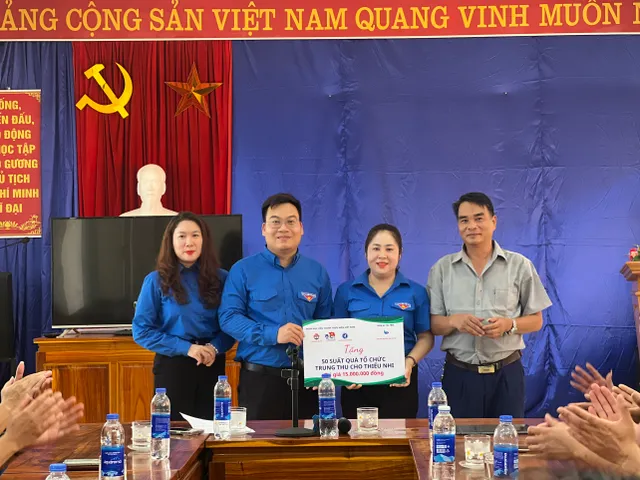 Thanh niên mang yêu thương từ thủ đô lên miền Tây Bắc - Ảnh 7.