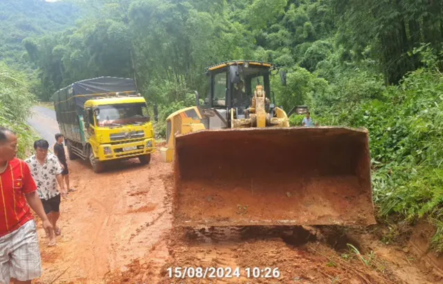 Thanh Hóa: Mưa lớn khiến nhiều tuyến đường miền núi sụt lún, sạt lở nghiêm trọng - Ảnh 5.