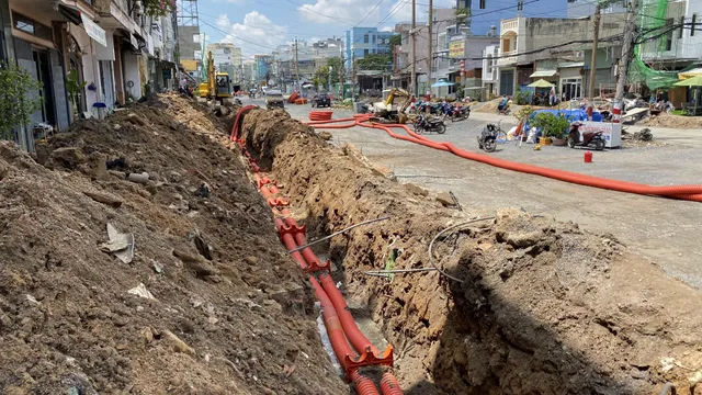 Cận cảnh thi công mở rộng tuyến đường từng là nỗi ám ảnh kẹt xe ở TP Hồ Chí Minh - Ảnh 5.