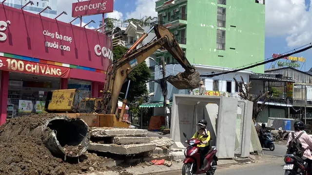 Cận cảnh thi công mở rộng tuyến đường từng là nỗi ám ảnh kẹt xe ở TP Hồ Chí Minh - Ảnh 11.