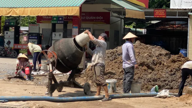 Cận cảnh thi công mở rộng tuyến đường từng là nỗi ám ảnh kẹt xe ở TP Hồ Chí Minh - Ảnh 8.