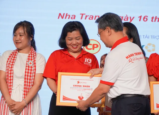 Hành trình Đỏ 2024: Tiếp nhận hơn 128.000 đơn vị máu - Ảnh 3.