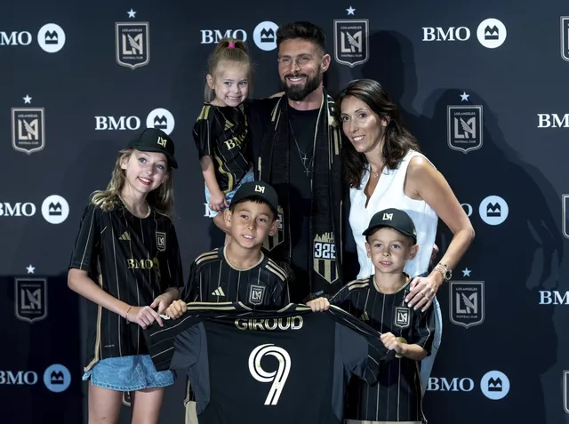 Tiền đạo người Pháp ra mắt CLB Los Angeles FC - Ảnh 1.