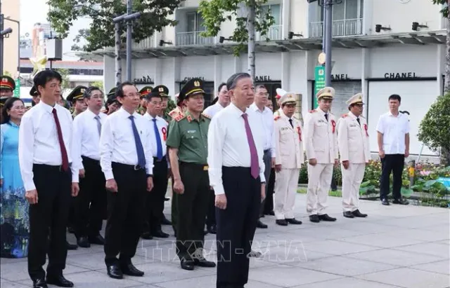 Tổng Bí thư, Chủ tịch nước trao tặng danh hiệu Anh hùng Lực lượng vũ trang cho Công an TP Hồ Chí Minh - Ảnh 4.