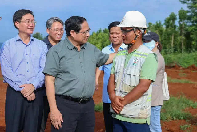 Thủ tướng thị sát dự án đường cao tốc Khánh Hòa - Buôn Ma Thuột - Ảnh 1.