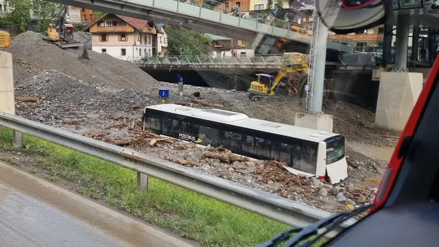 Lũ lụt nghiêm trọng tại Áo, thủ đô Vienna chìm trong biển nước - Ảnh 1.