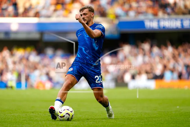 Jamie Carragher chỉ trích kịch liệt chính sách chuyển nhượng của Chelsea - Ảnh 1.