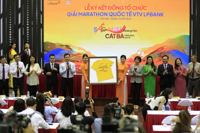 Giải Marathon Quốc tế VTV LPBank - Sắc Màu Hoàng Hôn Cát Bà 2024 - Ảnh 2.