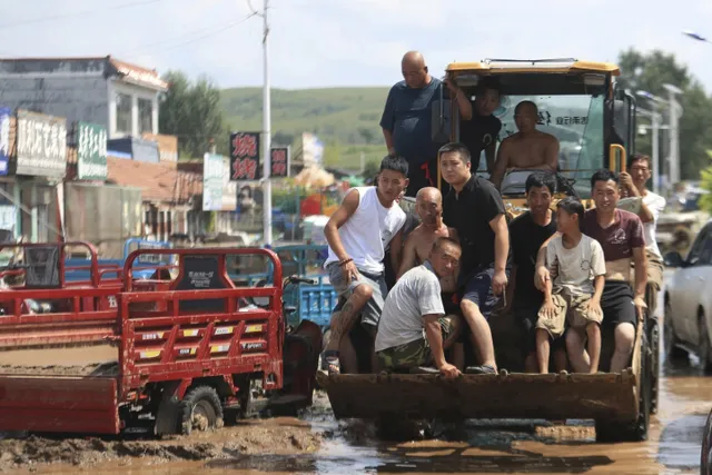 Mưa lớn “hiếm có trong lịch sử” ở Đông Bắc Trung Quốc, 11 người chết, thiệt hại hơn 1 tỷ USD - Ảnh 2.