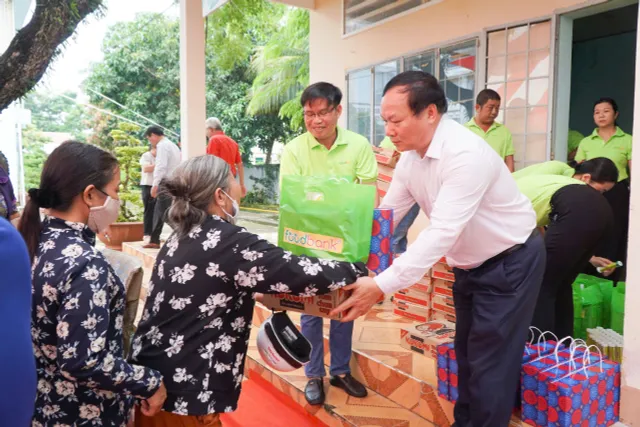 Hỗ trợ lương thực, thực phẩm để phòng ngừa bệnh tật cho người yếu thế - Ảnh 1.